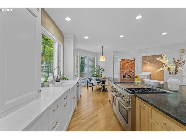 16193 MATTHEW Ct, Lake Oswego, OR 97034