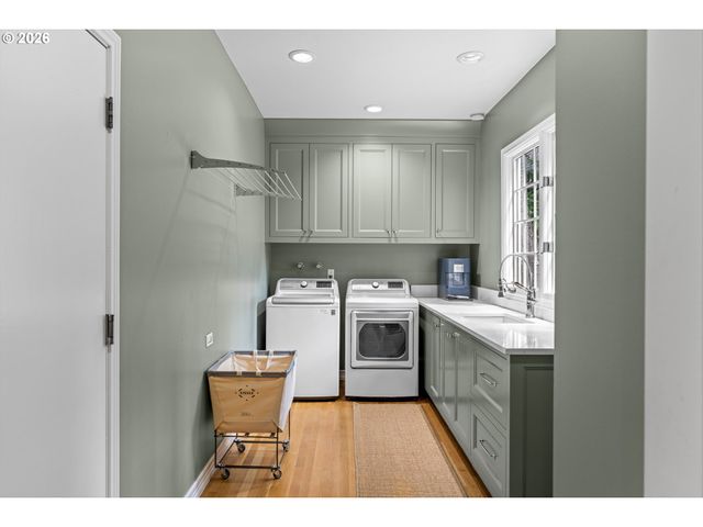 16193 MATTHEW Ct, Lake Oswego, OR 97034