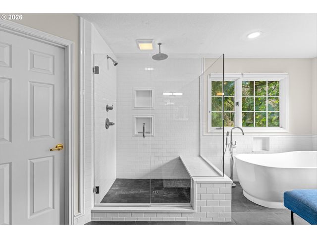 16193 MATTHEW Ct, Lake Oswego, OR 97034