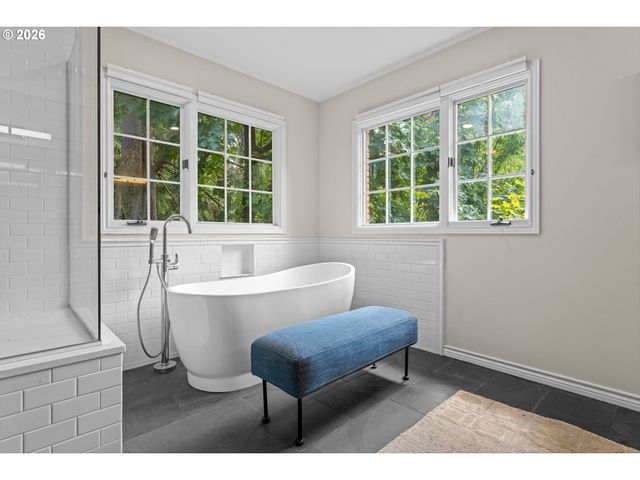 16193 MATTHEW Ct, Lake Oswego, OR 97034