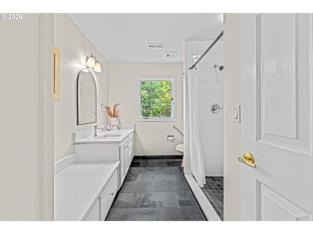 16193 MATTHEW Ct, Lake Oswego, OR 97034