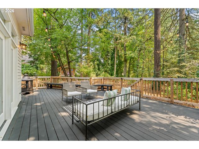 16193 MATTHEW Ct, Lake Oswego, OR 97034