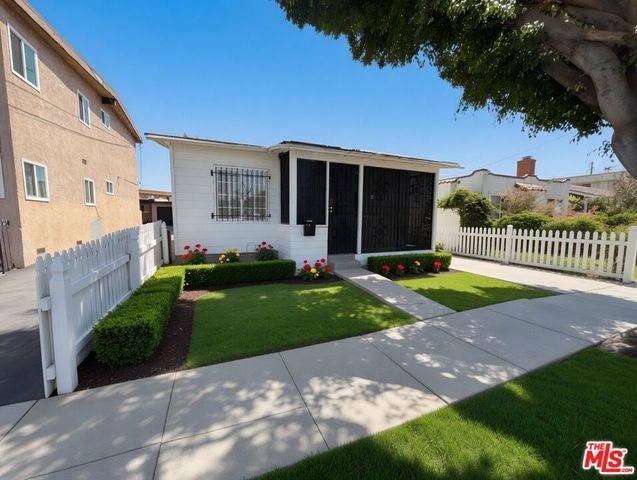 438 W Plymouth Street, Inglewood, CA 90302