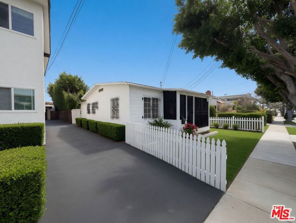 438 W Plymouth Street, Inglewood, CA 90302
