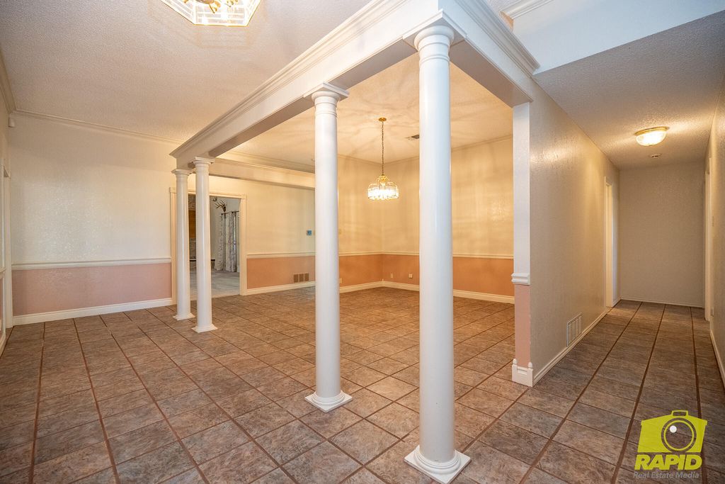 Image 10 of property listing at 6408 Shady Oaks Drive, San Angelo, TX 76904
