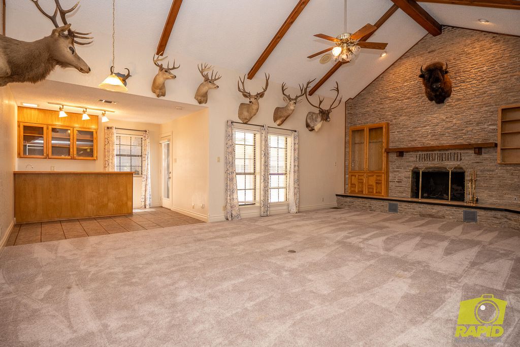 Image 15 of property listing at 6408 Shady Oaks Drive, San Angelo, TX 76904