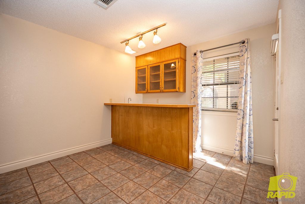 Image 16 of property listing at 6408 Shady Oaks Drive, San Angelo, TX 76904