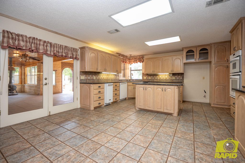 Image 18 of property listing at 6408 Shady Oaks Drive, San Angelo, TX 76904