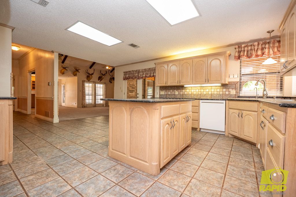 Image 19 of property listing at 6408 Shady Oaks Drive, San Angelo, TX 76904