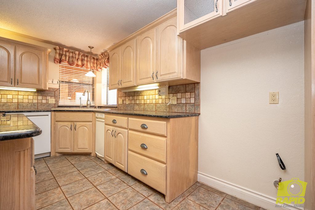 Image 20 of property listing at 6408 Shady Oaks Drive, San Angelo, TX 76904