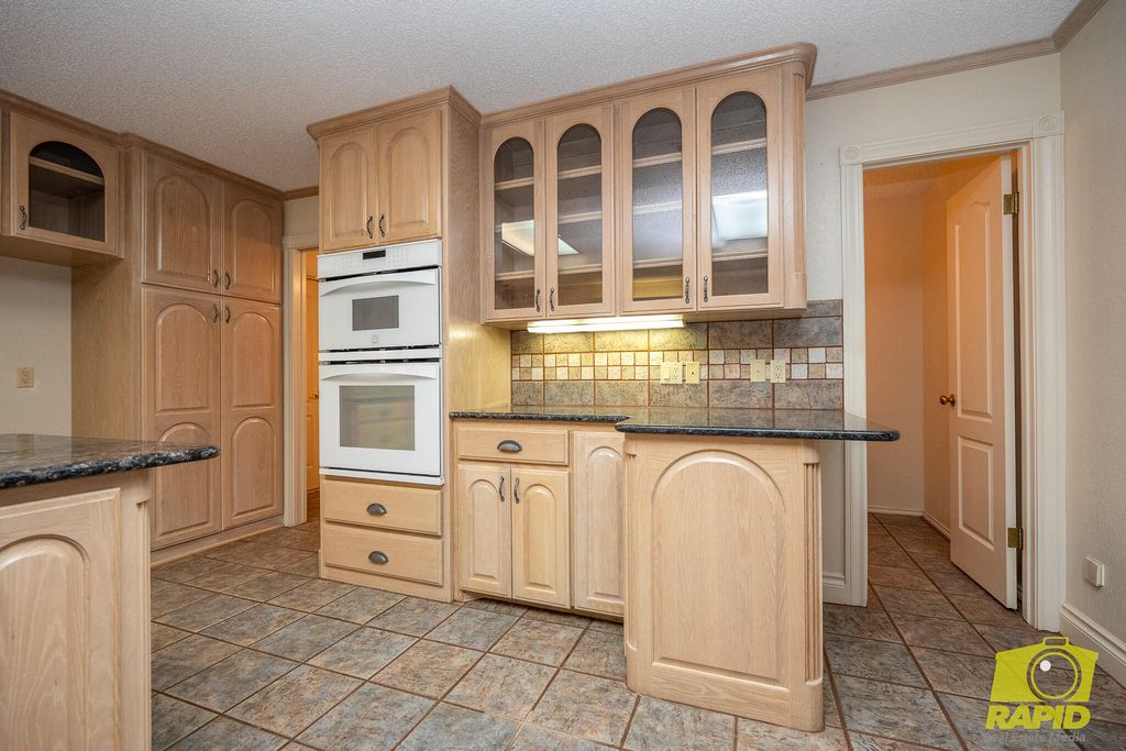 Image 21 of property listing at 6408 Shady Oaks Drive, San Angelo, TX 76904