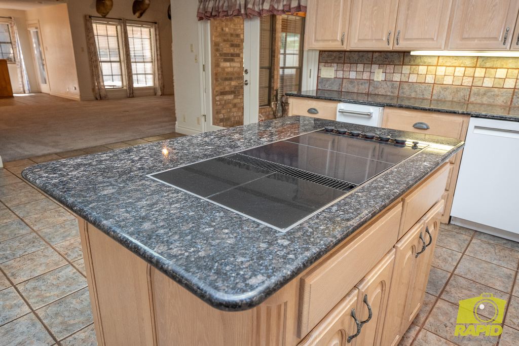 Image 22 of property listing at 6408 Shady Oaks Drive, San Angelo, TX 76904
