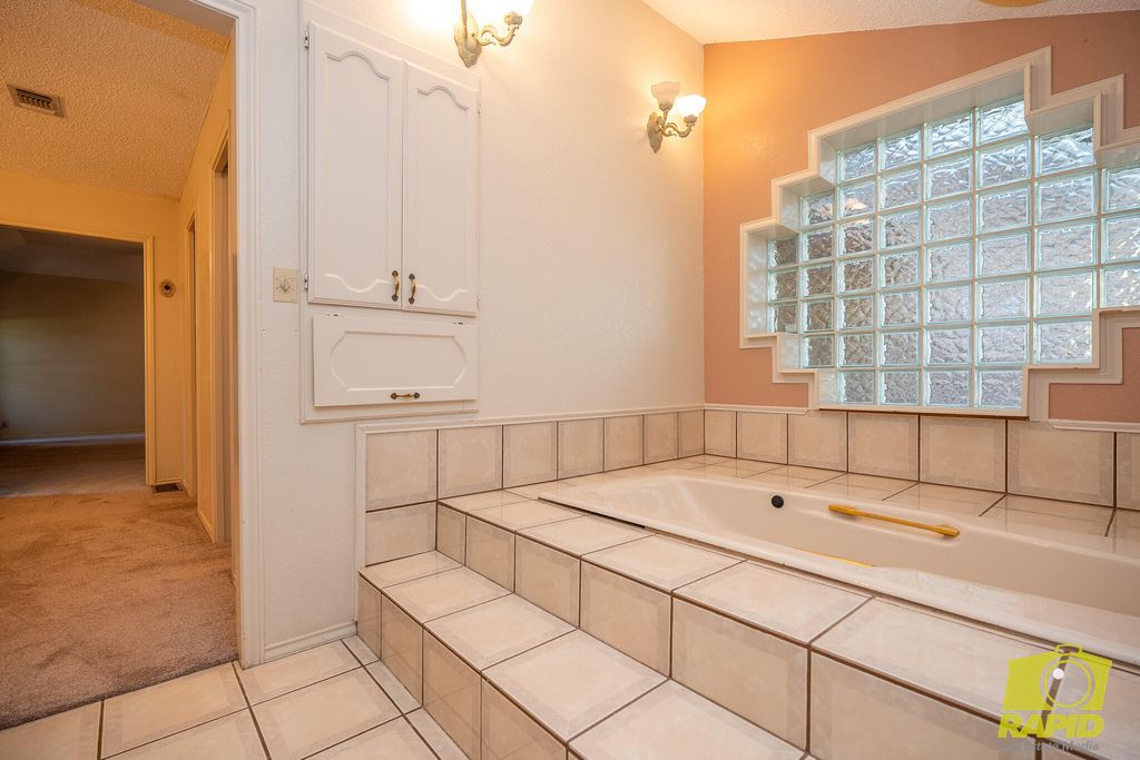 Image 32 of property listing at 6408 Shady Oaks Drive, San Angelo, TX 76904