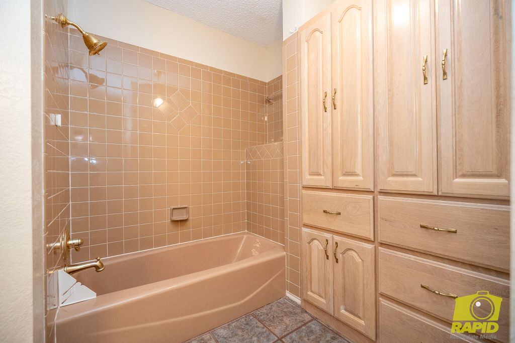Image 40 of property listing at 6408 Shady Oaks Drive, San Angelo, TX 76904