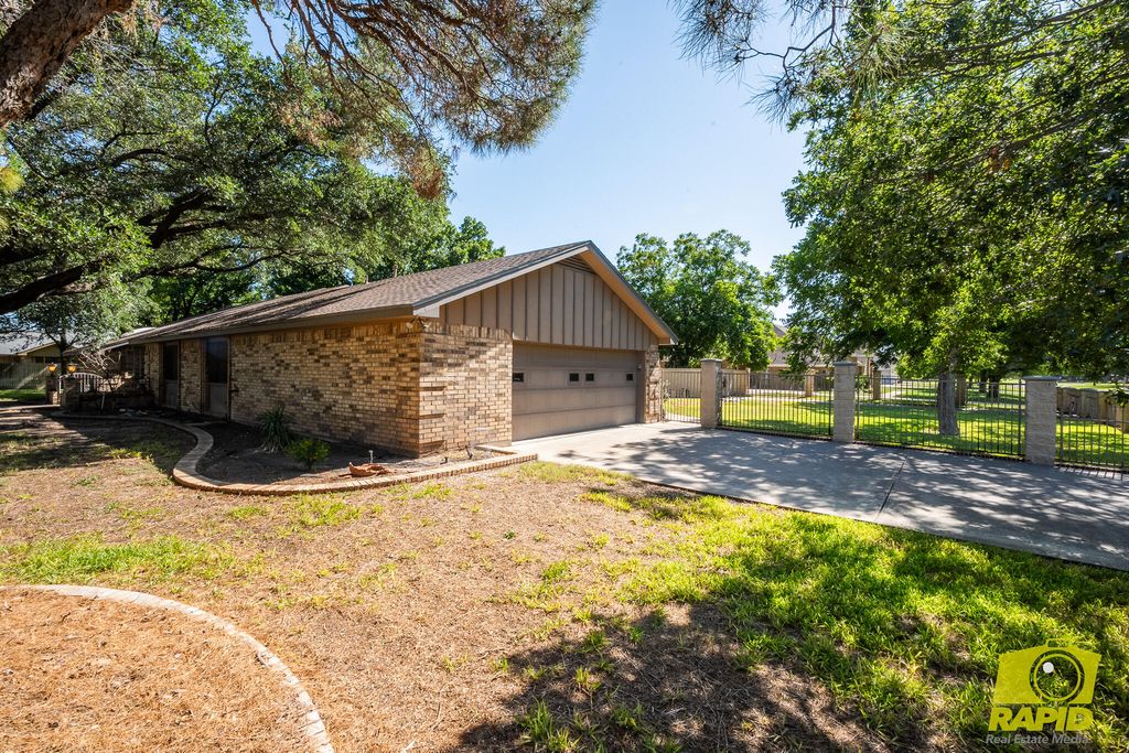 Image 62 of property listing at 6408 Shady Oaks Drive, San Angelo, TX 76904