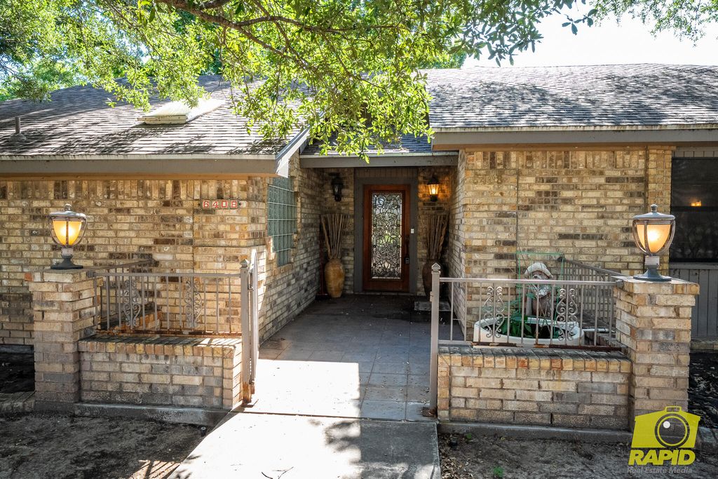 Image 8 of property listing at 6408 Shady Oaks Drive, San Angelo, TX 76904