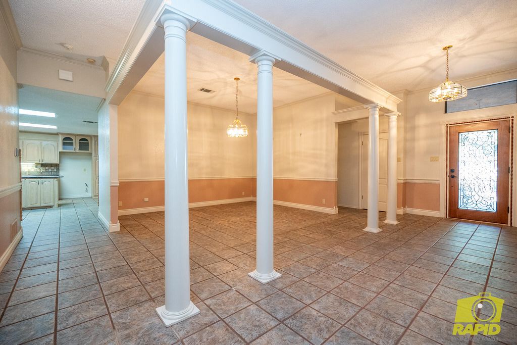 Image 9 of property listing at 6408 Shady Oaks Drive, San Angelo, TX 76904
