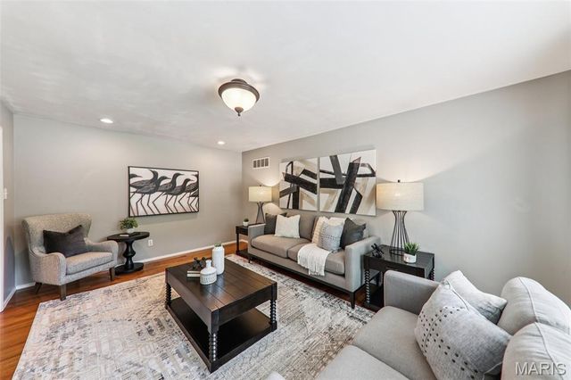 1142 Richland Drive, Chesterfield, MO 63017