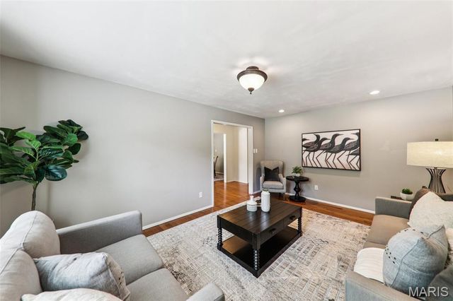1142 Richland Drive, Chesterfield, MO 63017