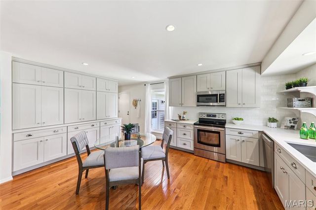 1142 Richland Drive, Chesterfield, MO 63017