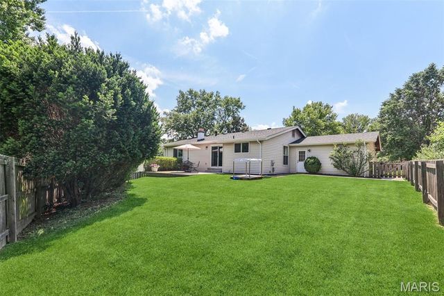 1142 Richland Drive, Chesterfield, MO 63017