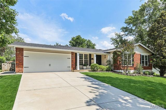 1142 Richland Drive, Chesterfield, MO 63017