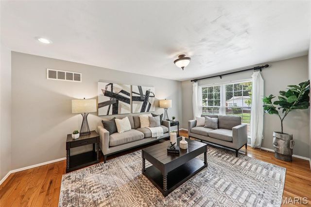 1142 Richland Drive, Chesterfield, MO 63017