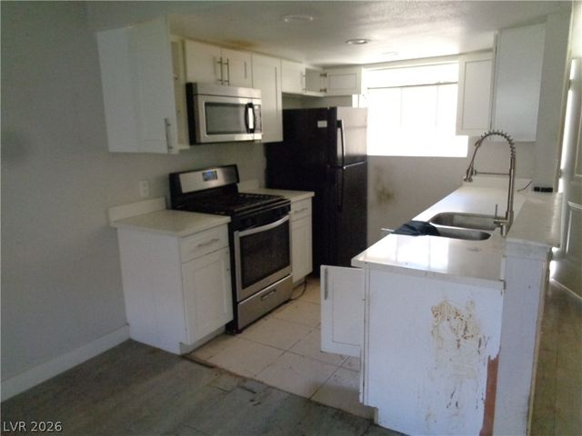 3016 Saint George Street F, North Las Vegas, NV 89030