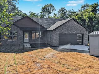 28 Lockhart Drive, Bella Vista, AR 72715