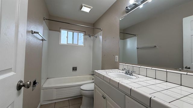 1415 Hayden Avenue, Hanford, CA 93230