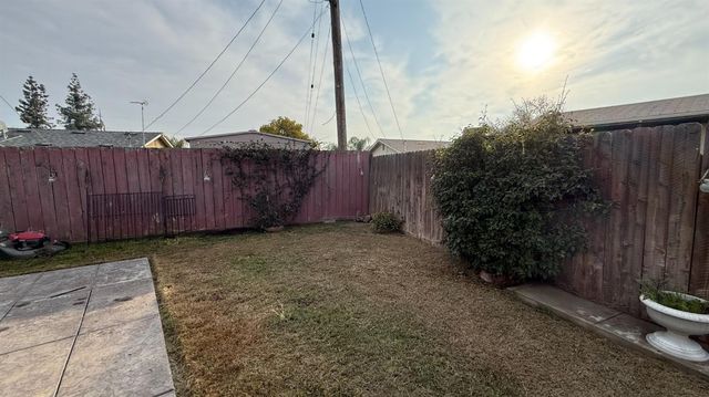 1415 Hayden Avenue, Hanford, CA 93230