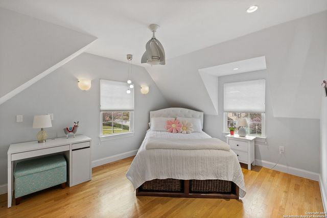 135 Blue Bonnet Blvd, Alamo Heights, TX 78209