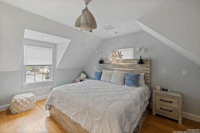 135 Blue Bonnet Blvd, Alamo Heights, TX 78209
