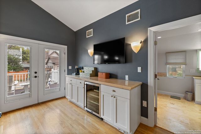 135 Blue Bonnet Blvd, Alamo Heights, TX 78209