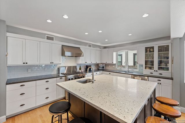 135 Blue Bonnet Blvd, Alamo Heights, TX 78209