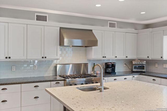 135 Blue Bonnet Blvd, Alamo Heights, TX 78209