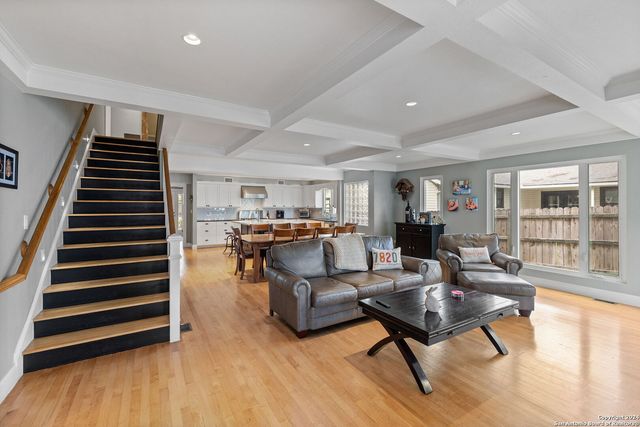 135 Blue Bonnet Blvd, Alamo Heights, TX 78209