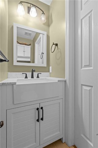 1100 Meadowbrook Dr, Canonsburg, PA 15317