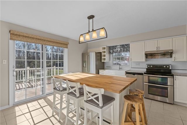 1100 Meadowbrook Dr, Canonsburg, PA 15317