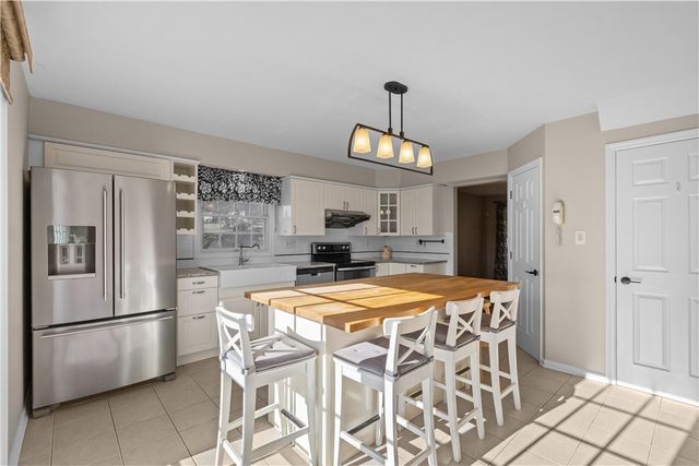 1100 Meadowbrook Dr, Canonsburg, PA 15317