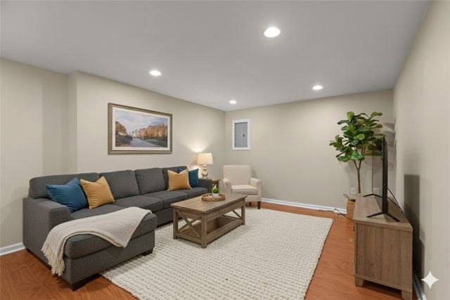 1100 Meadowbrook Dr, Canonsburg, PA 15317