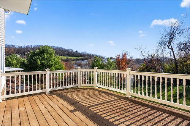 1100 Meadowbrook Dr, Canonsburg, PA 15317