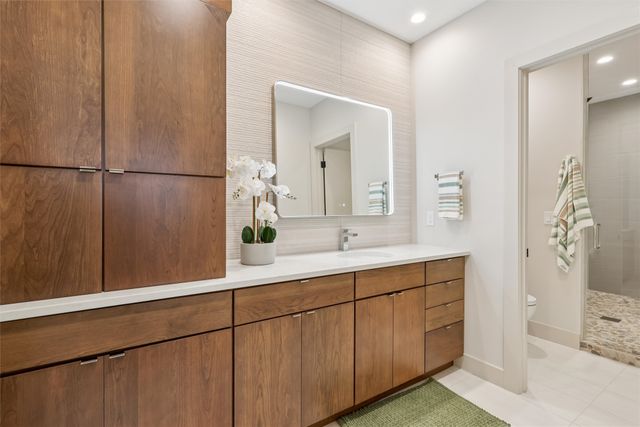 11925 Meadow Springs Drive, Johnston, IA 50131