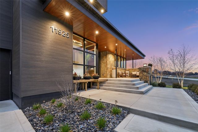 11925 Meadow Springs Drive, Johnston, IA 50131