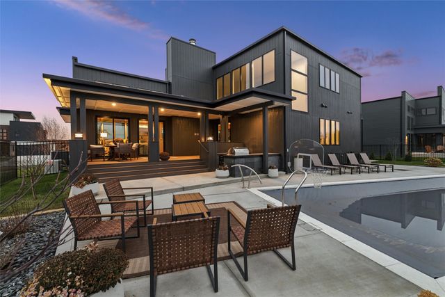 11925 Meadow Springs Drive, Johnston, IA 50131