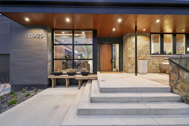 11925 Meadow Springs Drive, Johnston, IA 50131