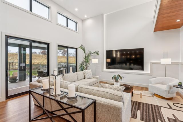 11925 Meadow Springs Drive, Johnston, IA 50131