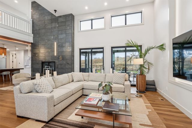 11925 Meadow Springs Drive, Johnston, IA 50131