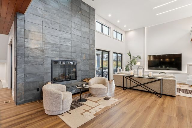 11925 Meadow Springs Drive, Johnston, IA 50131