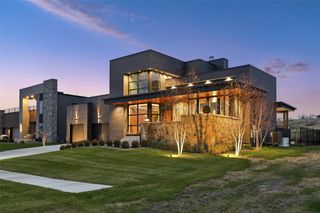 11925 Meadow Springs Drive, Johnston, IA 50131